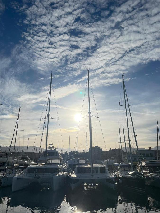 Giorgia House Boat Hotel en barco *