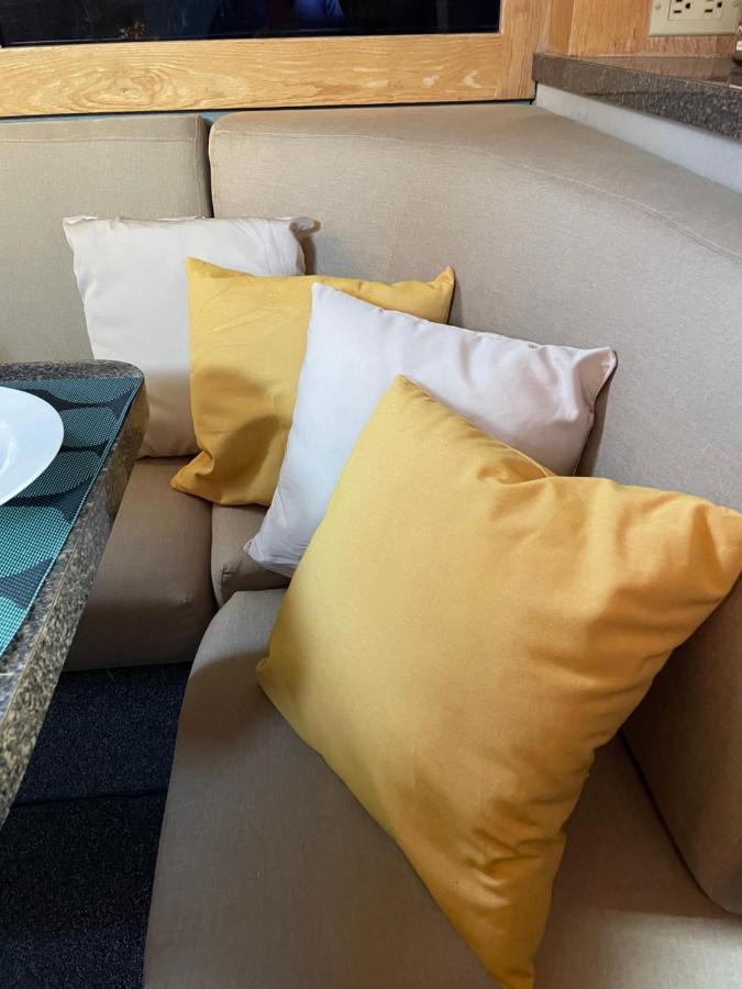 Giorgia House Boat Hotel en barco *