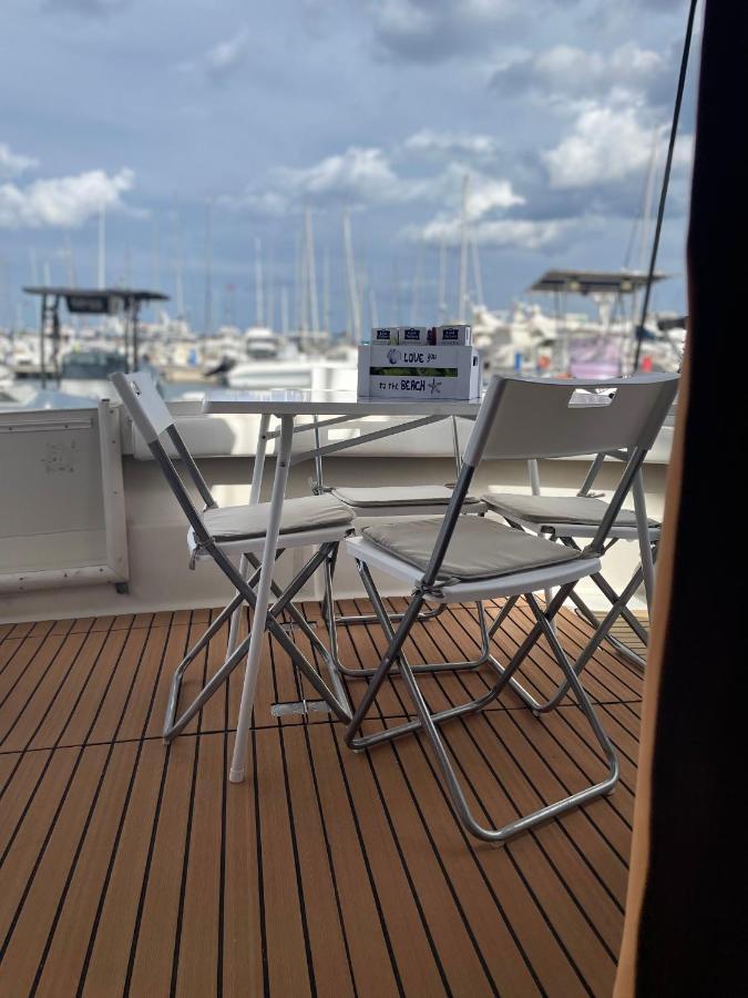 Giorgia House Boat Hotel en barco