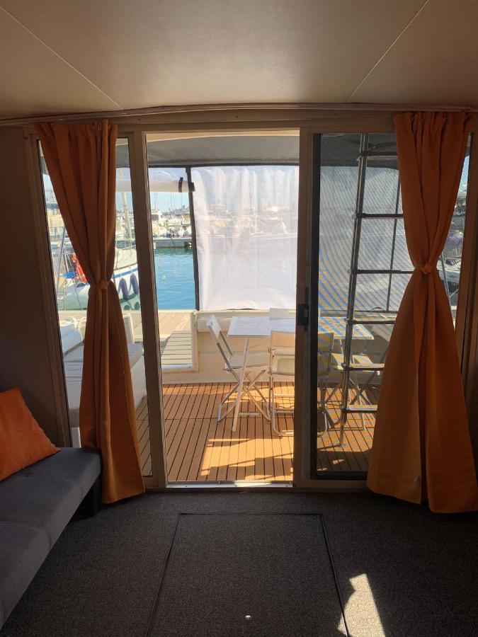 Giorgia House Boat Hotel en barco
