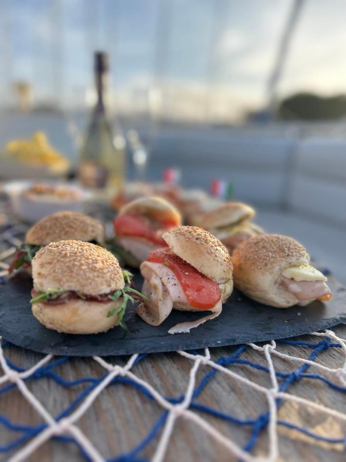 Giorgia House Boat Hotel en barco Palermo